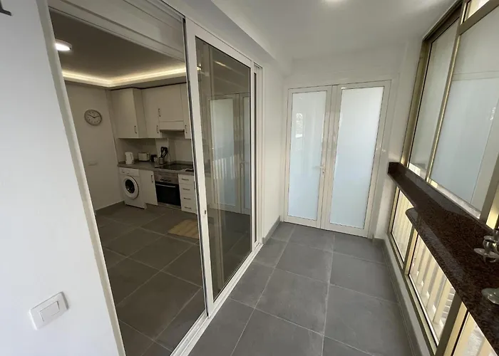 10. Beautiful Esmeralda With A/c アデヘ