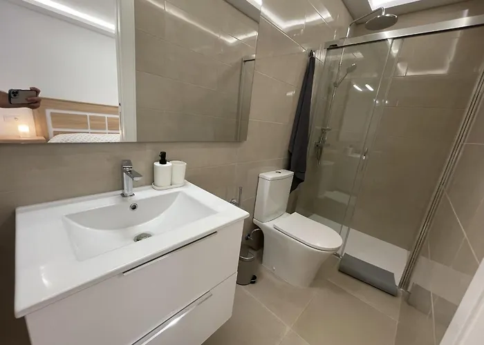 10. Beautiful Esmeralda With A/c アデヘ