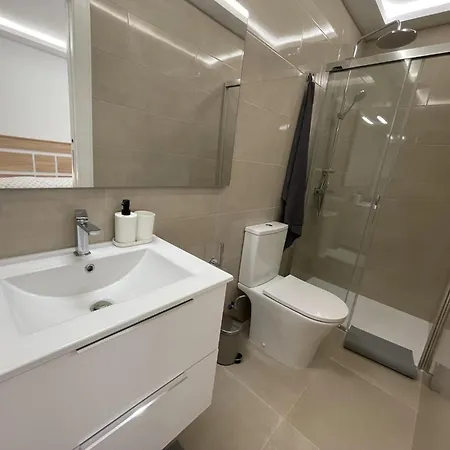 10. Beautiful Esmeralda With A/c أذيخي