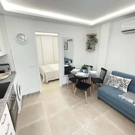 10. Beautiful Esmeralda With A/c * أذيخي